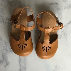Adorable girls buckle clogs